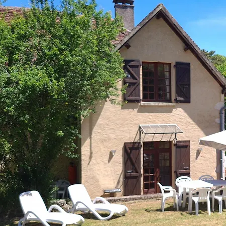 Chateau De Lacomte Country Club Campeggio
